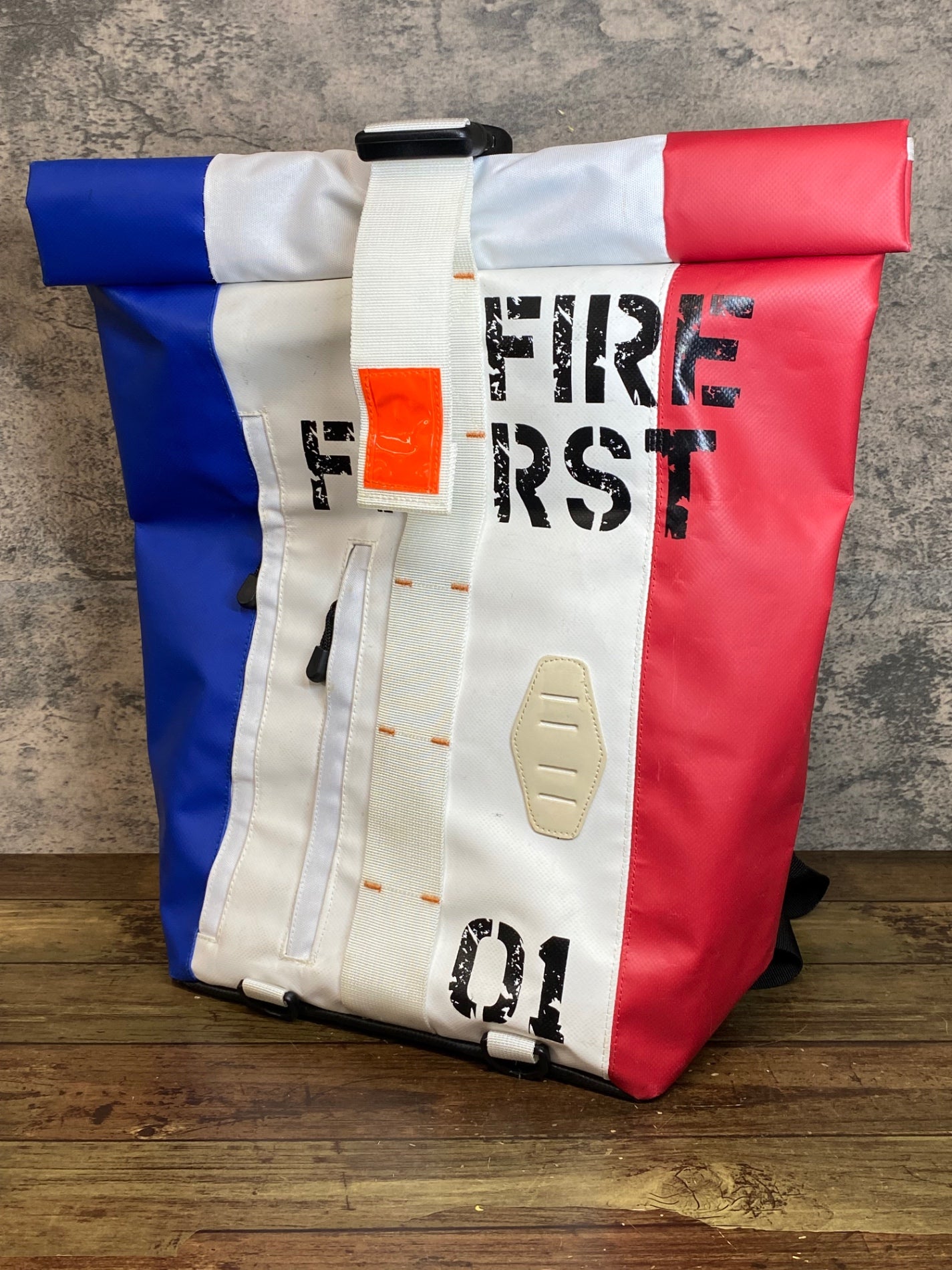 JE573 ファイヤーファースト FIRE FIRST リュック バックパック 青 白