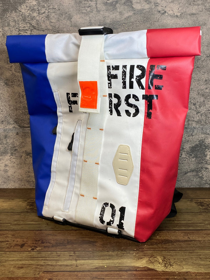 JE573 ファイヤーファースト FIRE FIRST リュック バックパック 青 白 赤