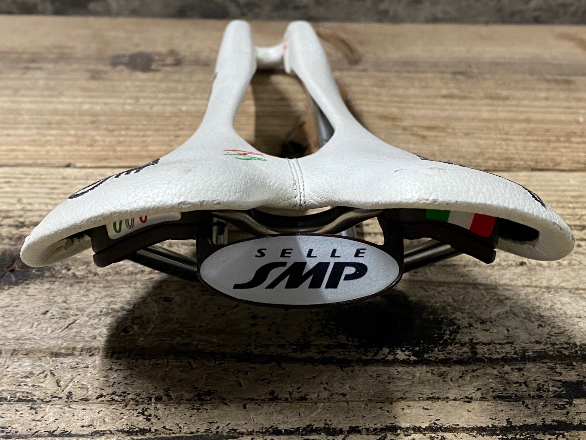 JU379 SELLE SMP FORMA サドル 白 inox tube スチールレール 137mm