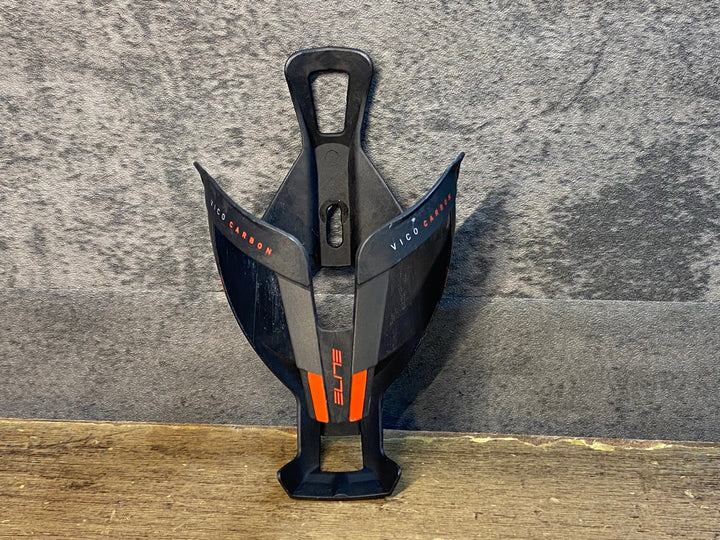 JI411 エリート ELITE VICO CARBON ボトルケージ 赤 黒