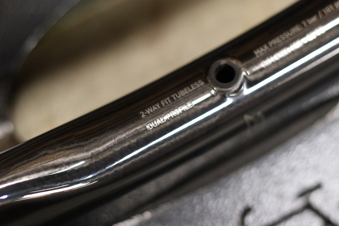 カンパニョーロ CAMPAGNOLO シャマル デュアル プロファイル SHAMAL DUAL PROFILE カーボン チューブレス ホイールセット 【立川店】
