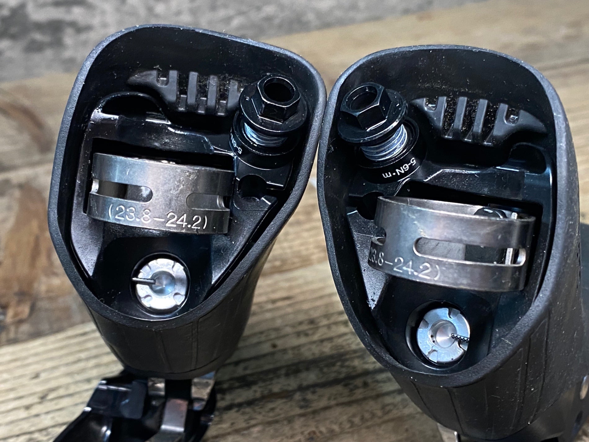 JK392 シマノ SHIMANO 105 ST-R7025 STIレバー 2x11S 油圧 disc