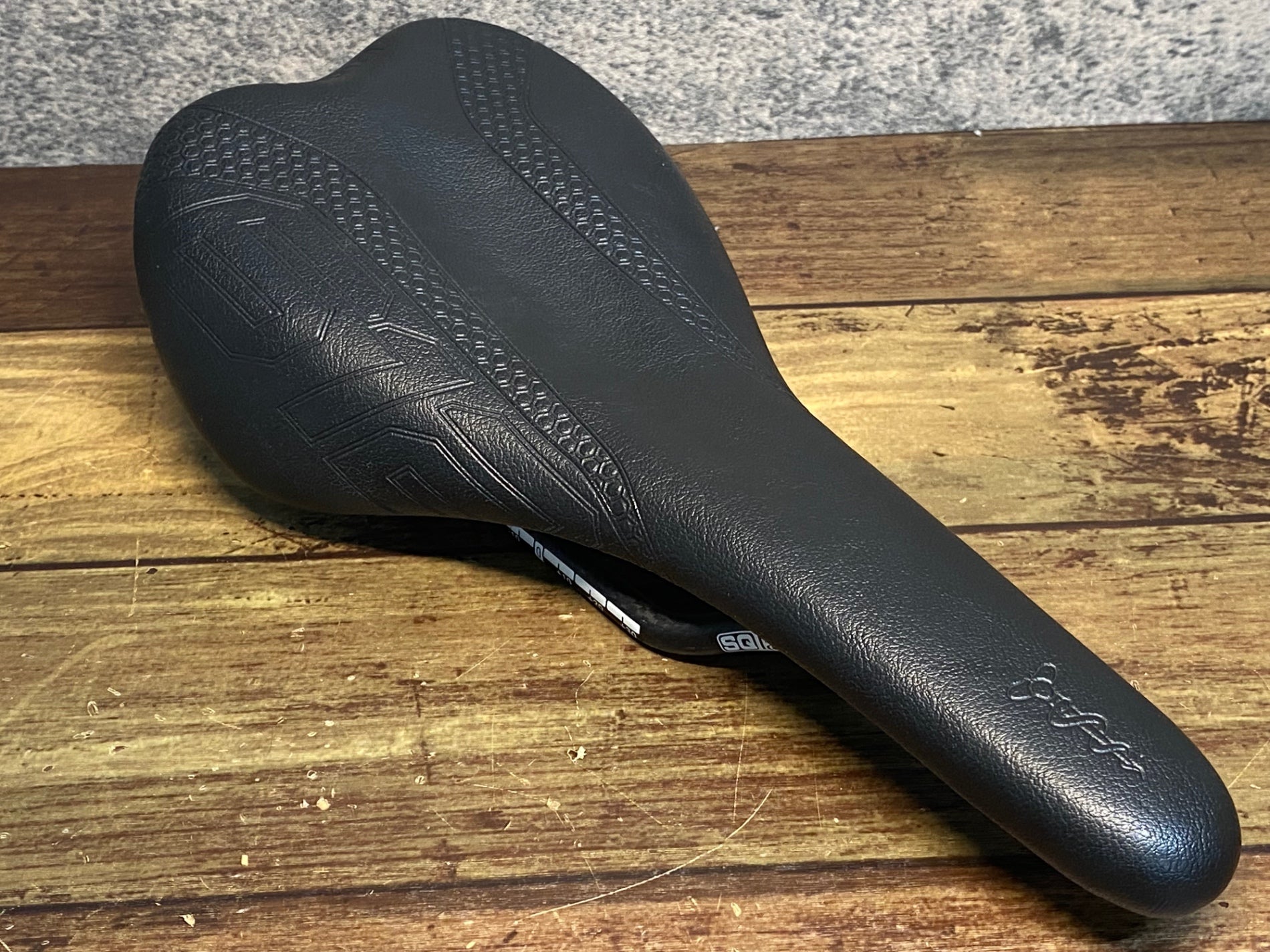 JH525 エスキューラブ SQlab 612 Ergowave サドル 黒 135mm