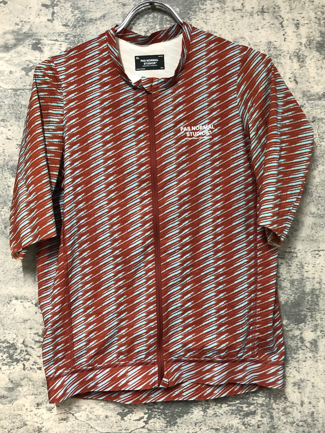 JV762 パスノーマルスタジオ PAS NORMAL STUDIOS SOLITUDE JERSEY 半袖サイクルジャージ 赤青 XL
