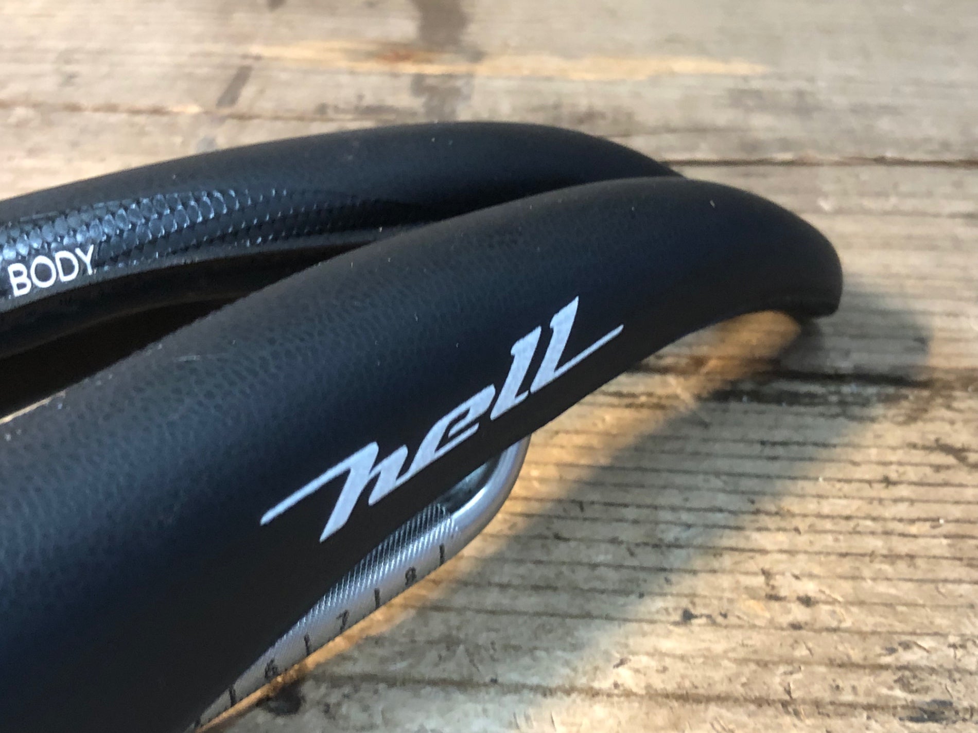 JU421 SELLE SMP ヘル HELL サドル 144mm aisi 304 tubeレール 黒
