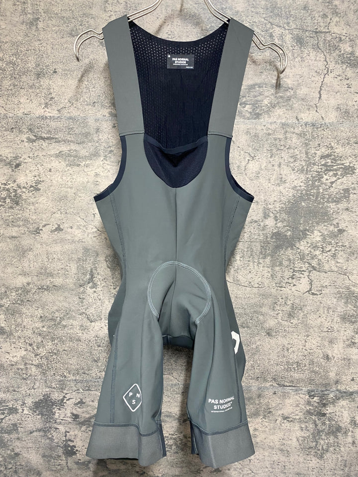 KB877 パスノーマルスタジオ PAS NORMAL STUDIOS Mechanism Thermal Bib Shorts ビブショーツ グレー M 裏起毛