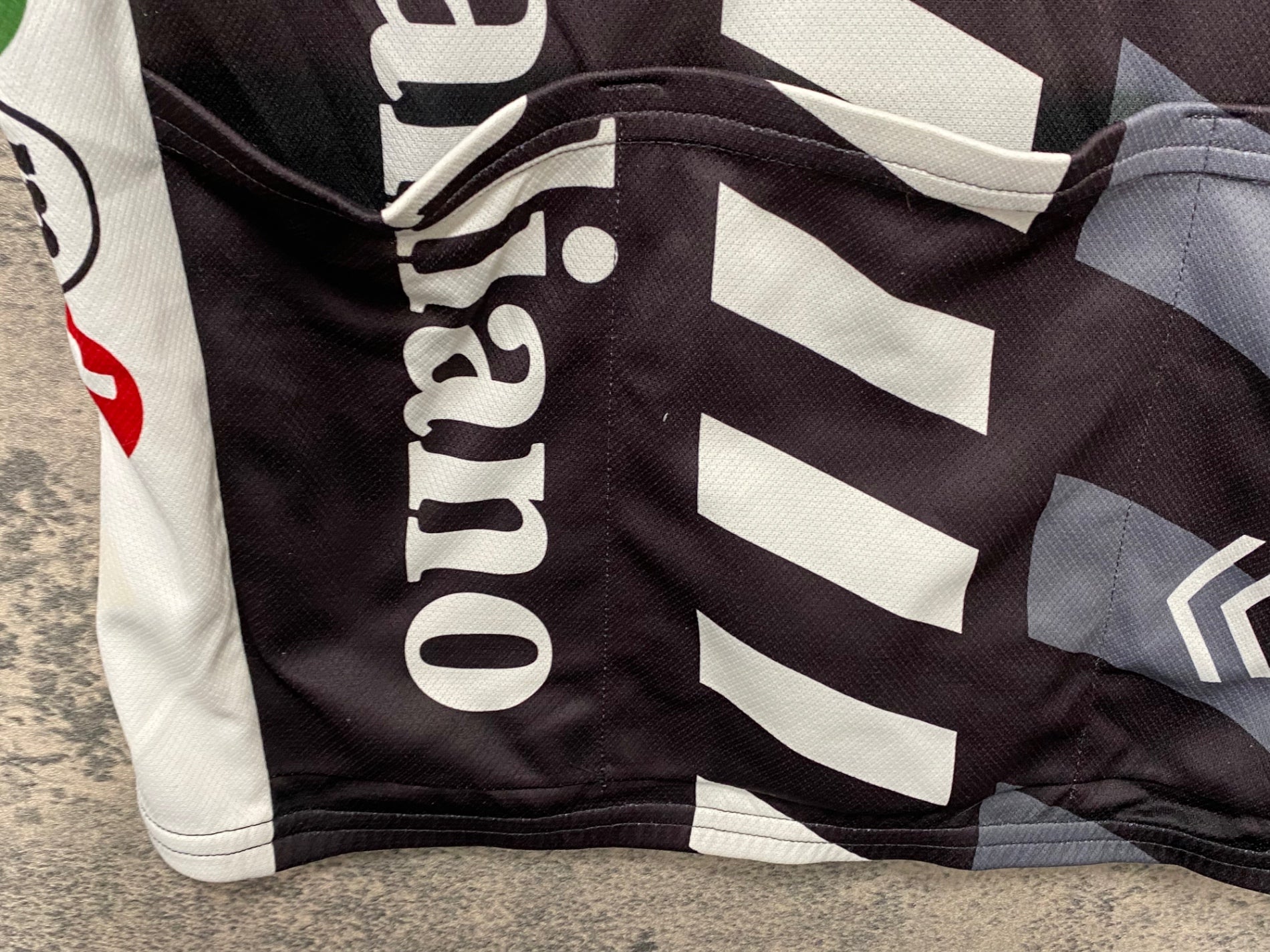 JV322 ピセイ PISSEI 半袖サイクルジャージ 白黒 2 日焼け – BICI