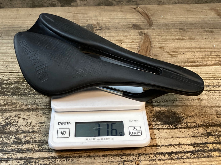 JQ813 セライタリア SELLE ITALIA NOVUS BOOST EVO サドル 黒 145mm FecAlloyレール