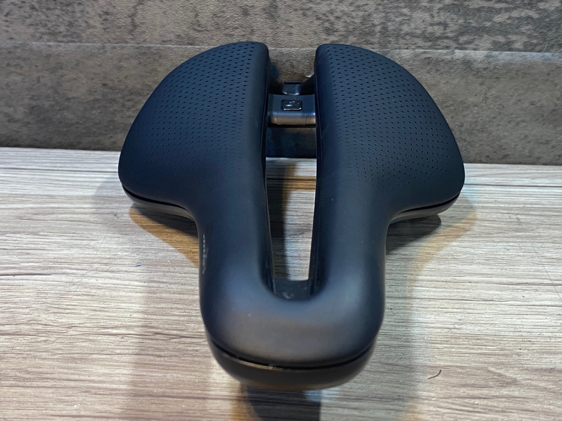 JU985 ボントレガー BONTRAGER AEOLUS ELITE サドル 黒 145mm クロモリ