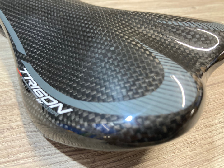 KJ132 トライゴン TRIGON HMCARBON フルカーボン サドル