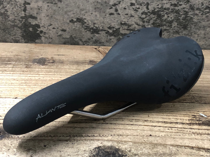 KO824 フィジーク fizik アリアンテ ALiANTE サドル 黒 kium レール
