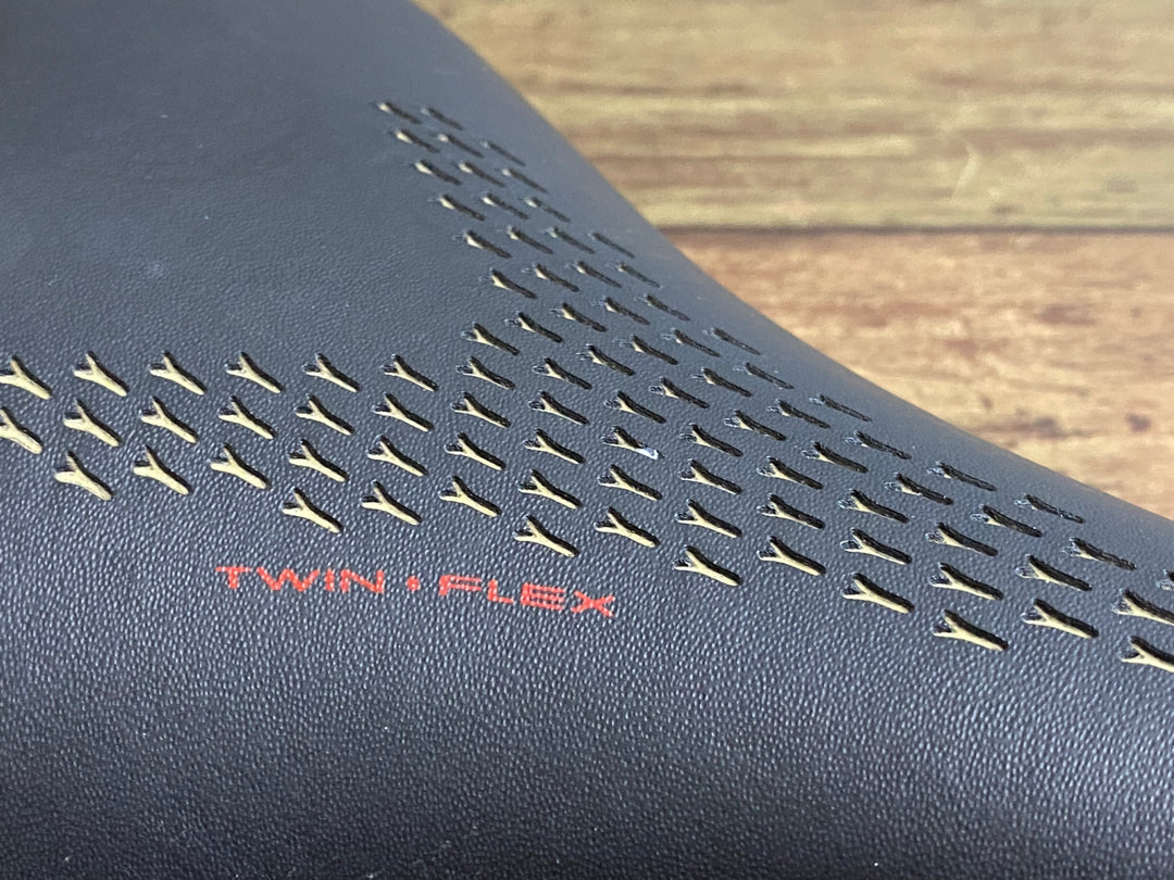 JQ427 フィジーク fizik アリアンテ ALIANTE γ サドル K:iumレール 黒