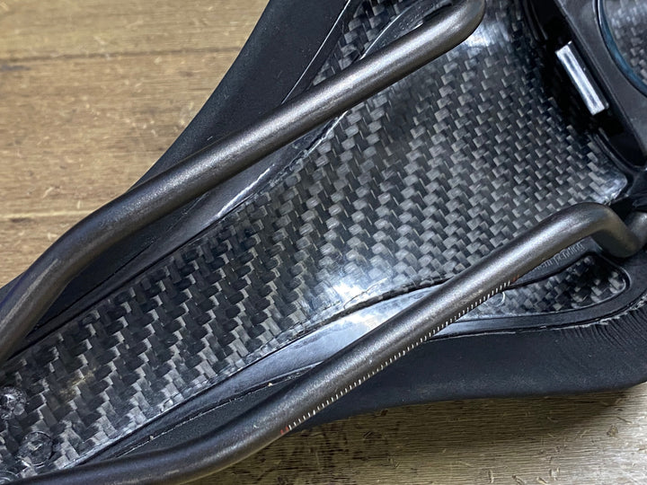 KN961 フィジーク fizik アリオネ ARIONE R3 REGULAR サドル 黒 kium レール 125mm
