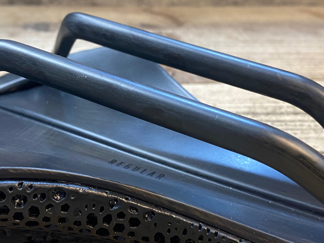 JW318 フィジーク fizik アンタレス ANTARES VERSUS EVO ADAPTIVE REGULAR サドル カーボンレール 黒