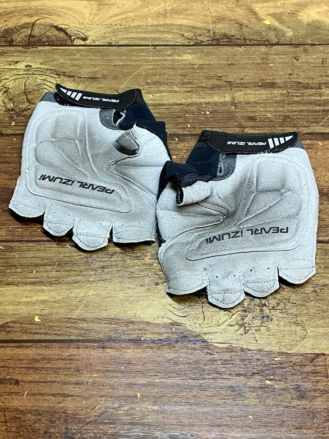 JJ619 パールイズミ PEARL iZUMi 指切り グローブ 黒 M