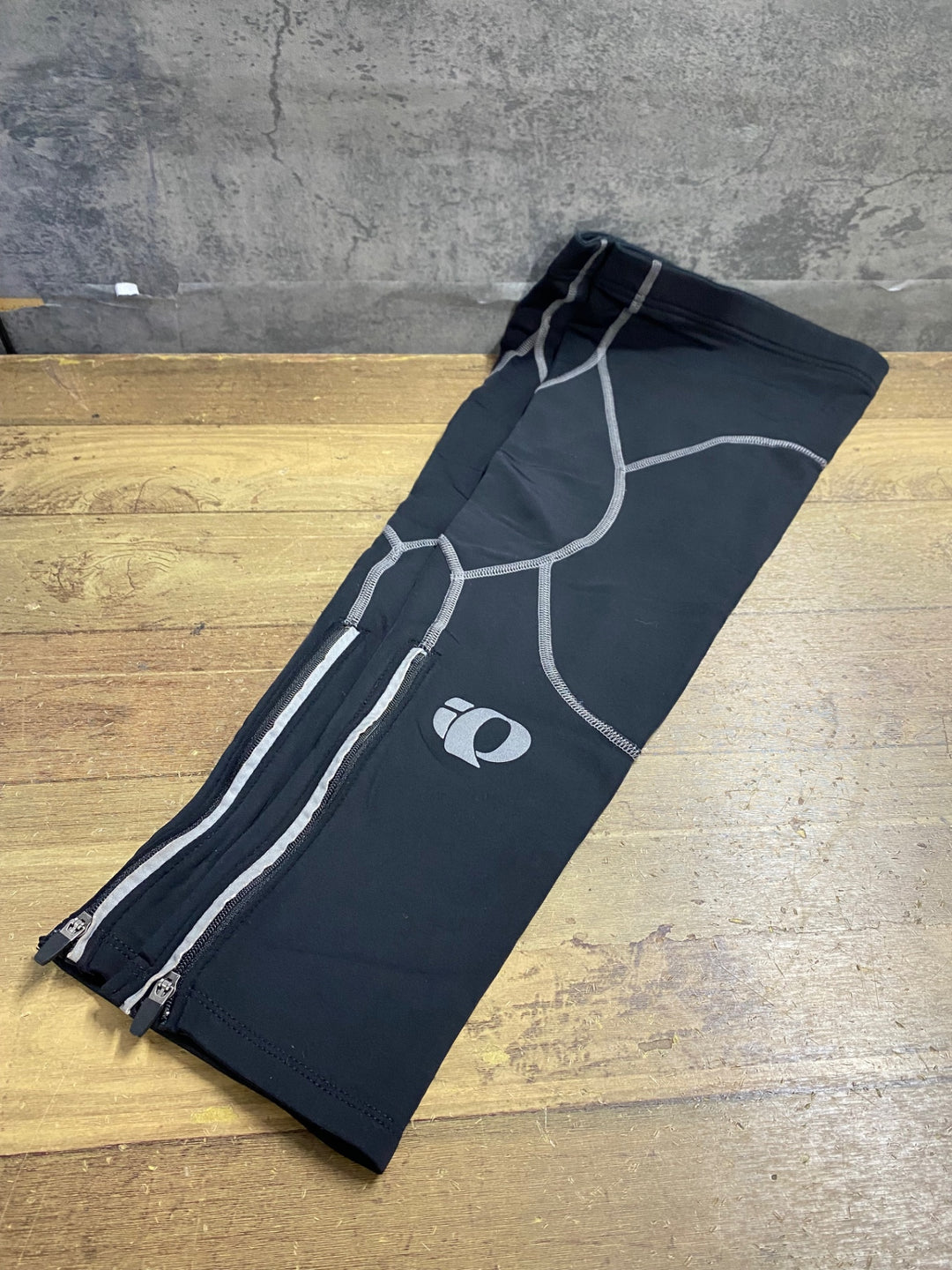 KB239 パールイズミ PEARL iZUMi レッグウォーマー 黒 M チャック付き ※ロゴ劣化