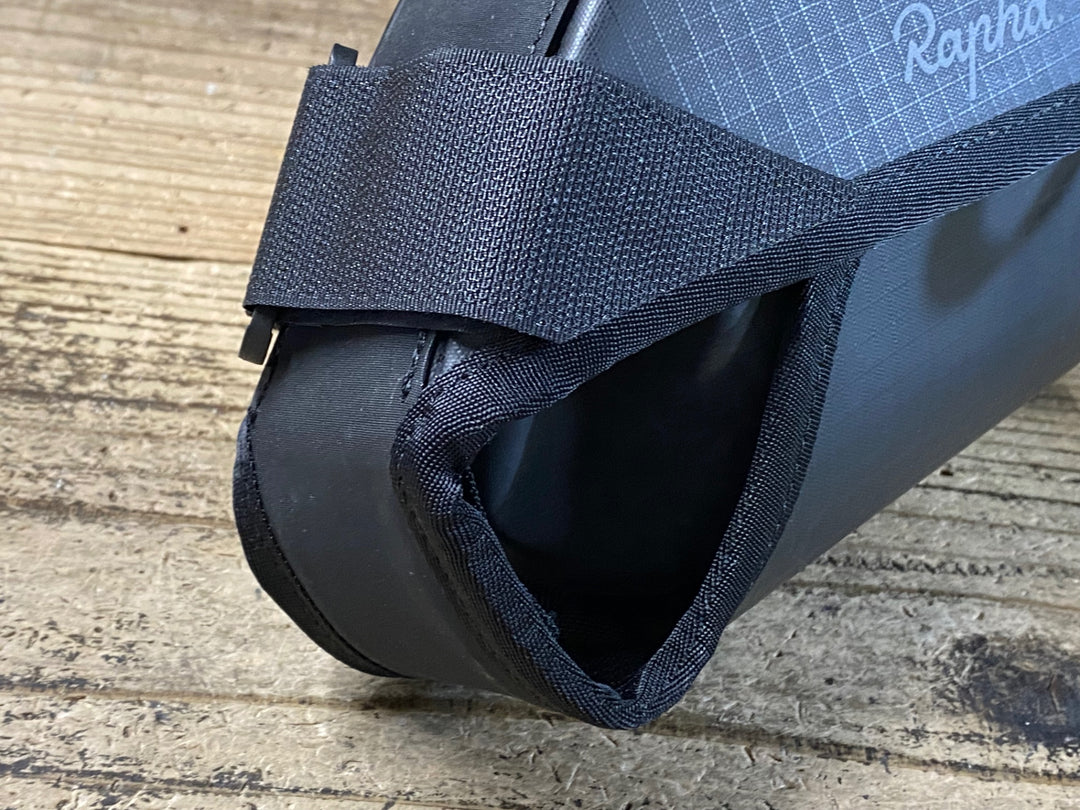 JU129 ラファ Rapha WATERPROOF REAR PACK サドルバッグ 黒 グレー