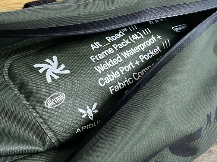 KL957 アピデュラ APIDURA x MAAP Frame Pack 4L フレームバッグ オリーブ