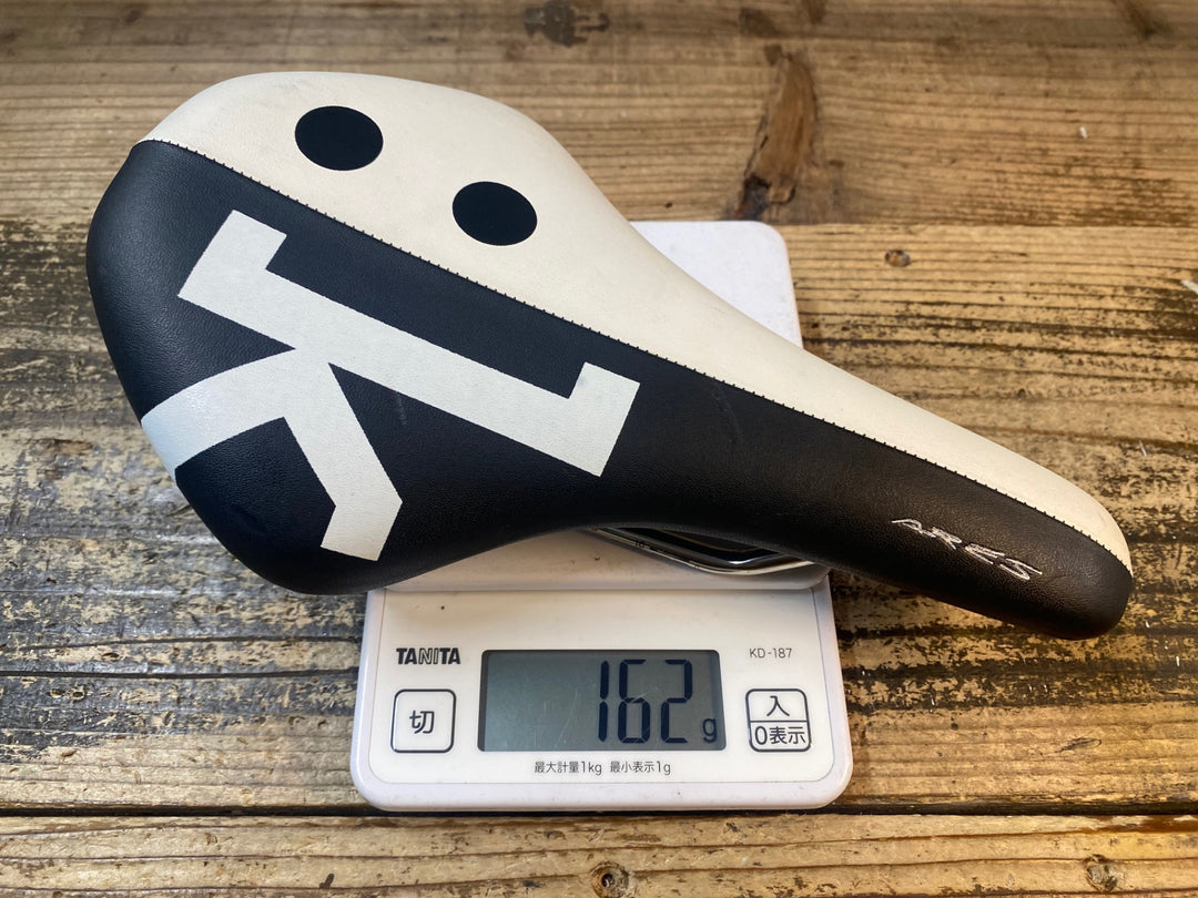 JP107 フィジーク fizik アレス ARES サドル 白 黒 kiumレール ※固定プレート欠品