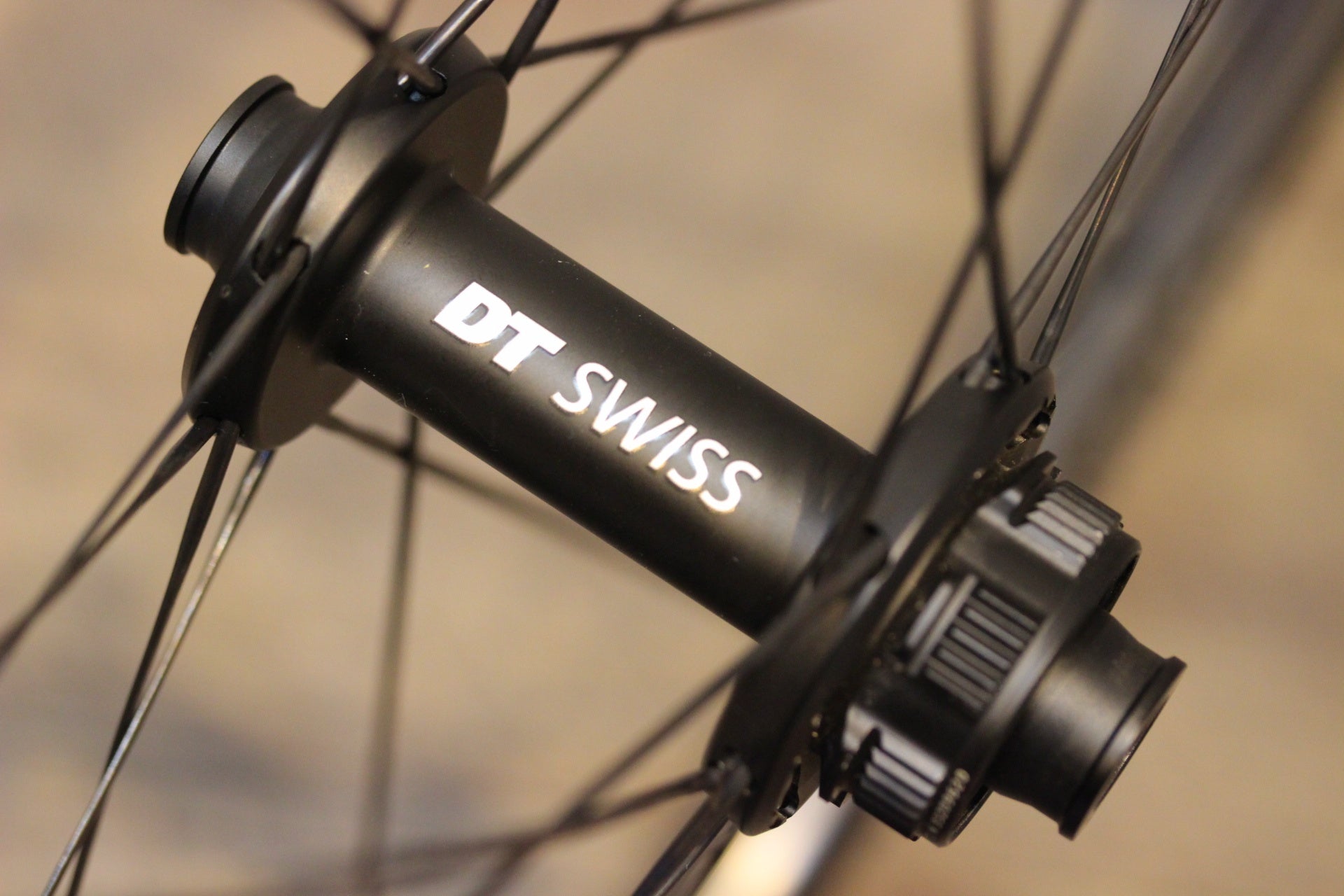 DT SWISS PRC 1100 DICUT 24 MON CHASSRAL カーボン