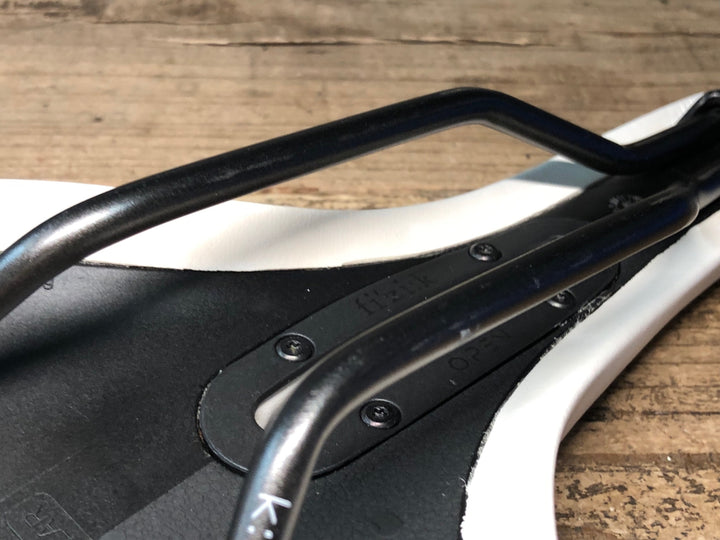 JJ160 フィジーク fizik ANTARES R3 OPEN サドル 白 REGULAR kiumレール ※プレート欠品