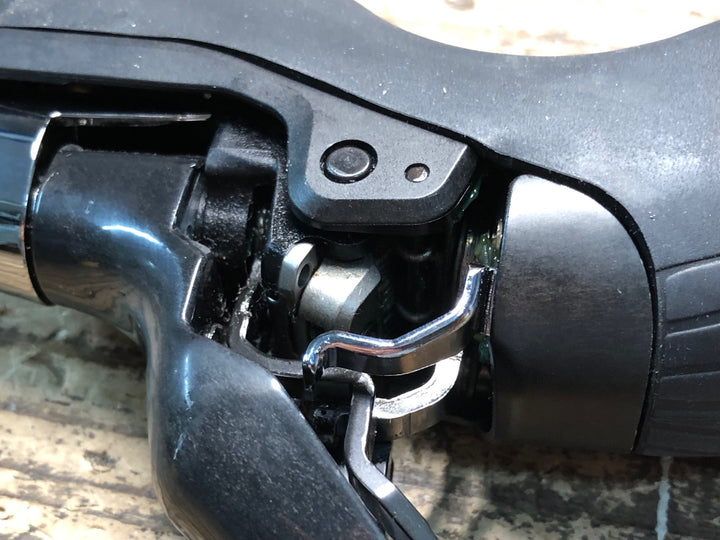 IT602 シマノ SHIMANO アルテグラ ULTEGRA ST-R8020 右 STIレバー 前期 油圧 ※固定部ひびの為ジャンク