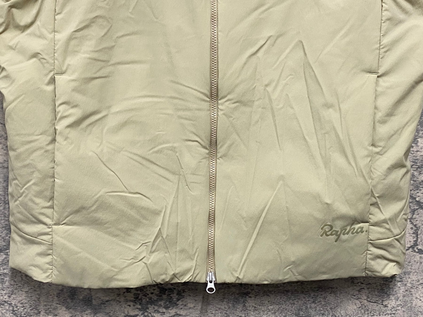 JU125 ラファ Rapha MEN`S INSULATED VEST ベスト ベージュ S – BICI