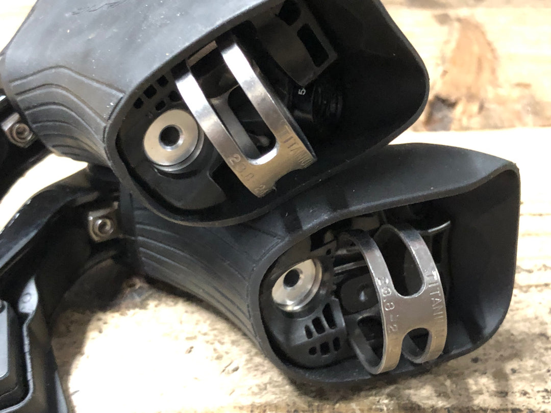 KB414 シマノ SHIMANO デュラエース DURA-ACE ST-R9170 STIレバー 2x1S Di2 電動 ボルト欠品 補修痕