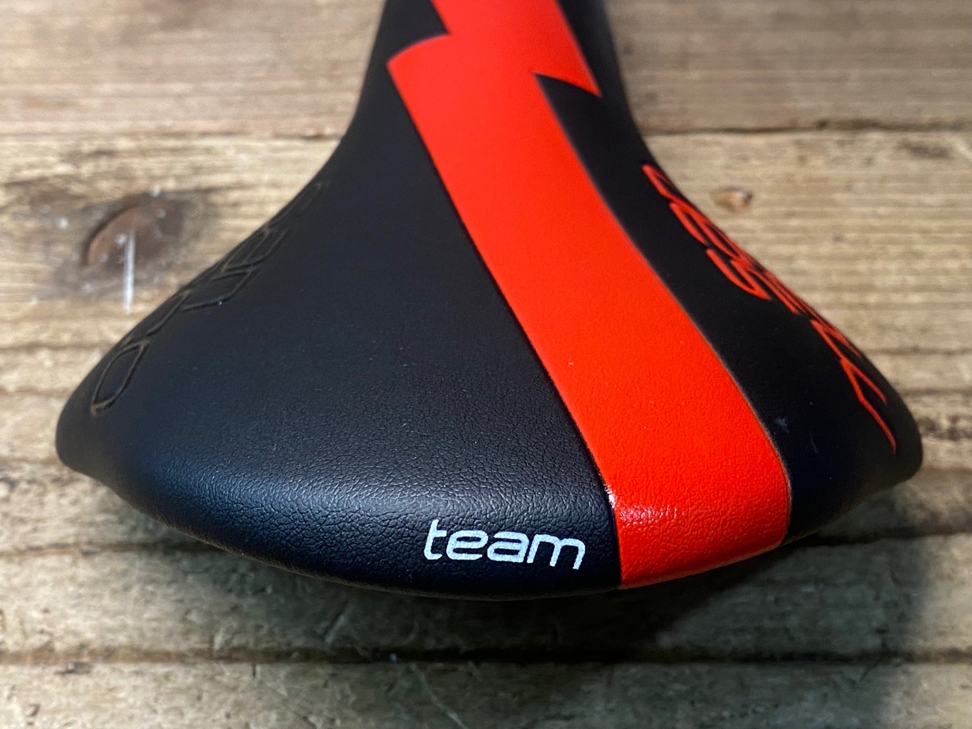 JP102 サンマルコ san marco コンコール CONCOR TEAM サドル 黒/赤