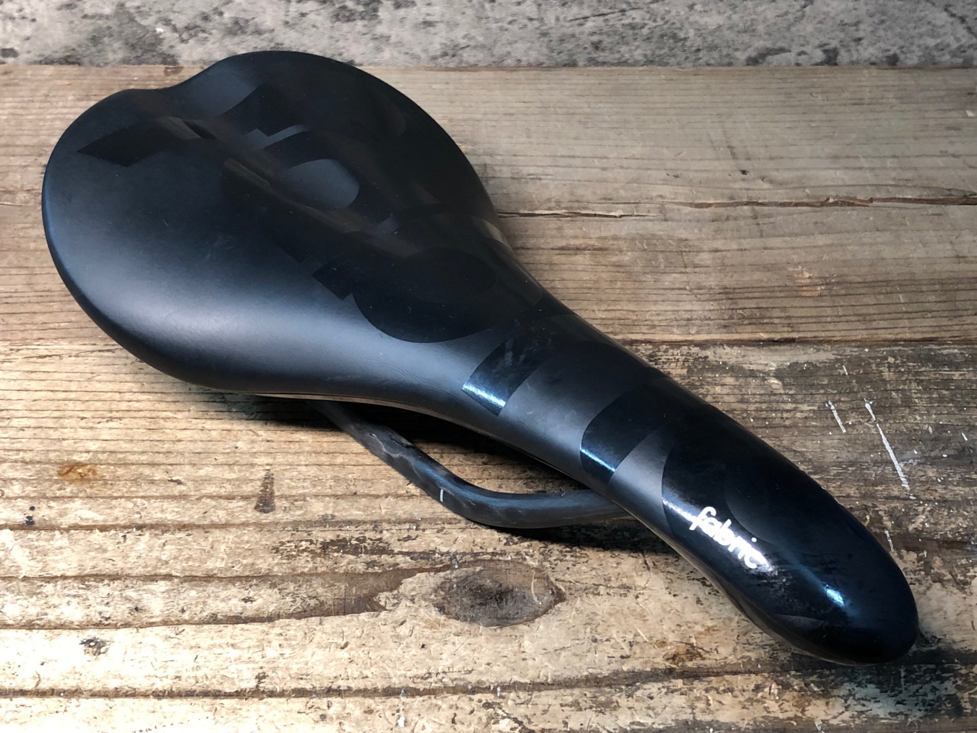 fabric(ファブリック) サドル SCOOP SHALLOW SPORT BKB (Black/Black) FP7679U1042 FP7679U1042 fabric(ファブリック) サドル SCOOP SHALLOW SPORT BKB (Black⁄Black