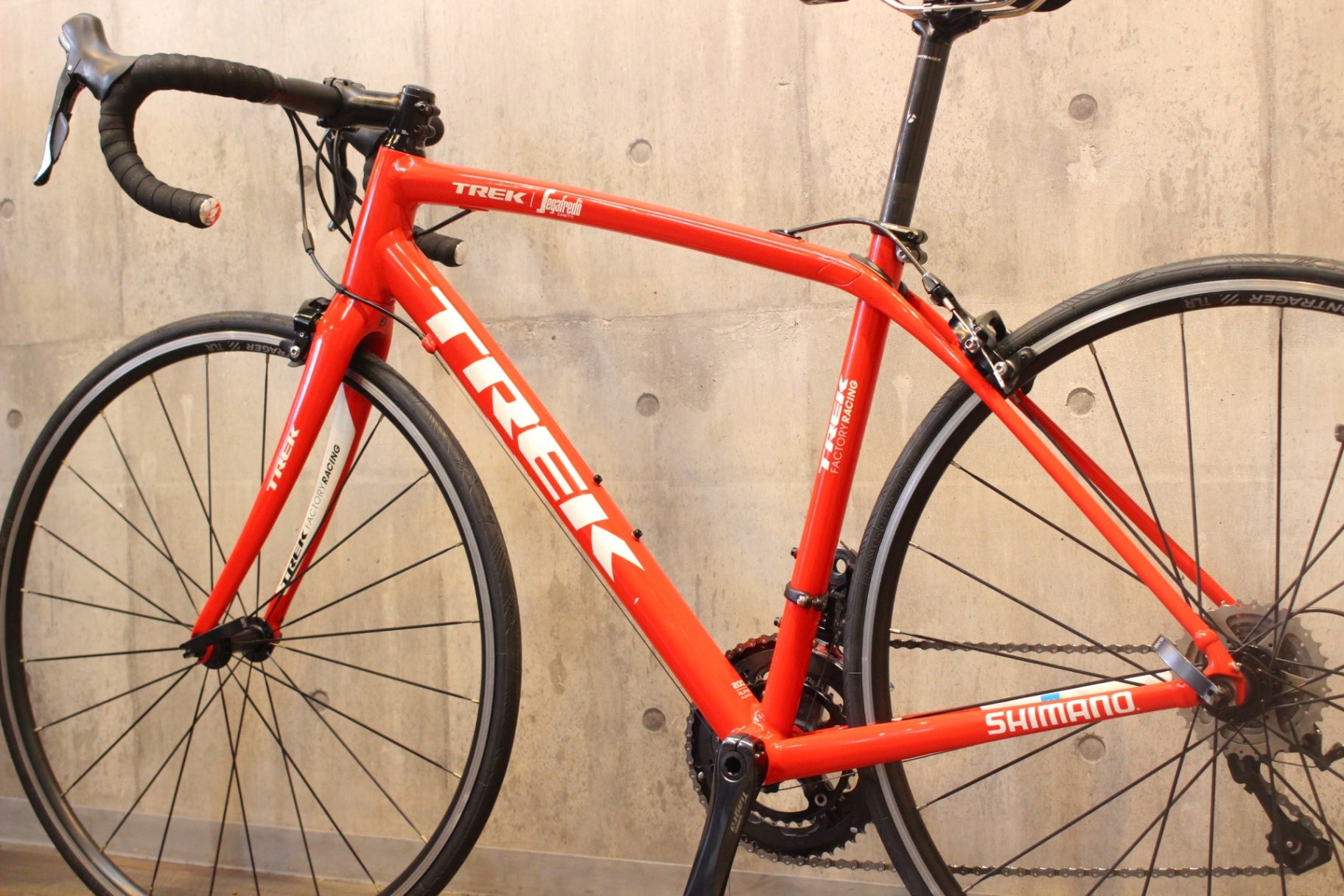 TREK ロードバイク ドマーネ　 ペダル&ホイール＆タイヤなし　配送料込み トレック TREK ドマーネ DOMANE ALR4 2017モデル 52サイズ シマノ
