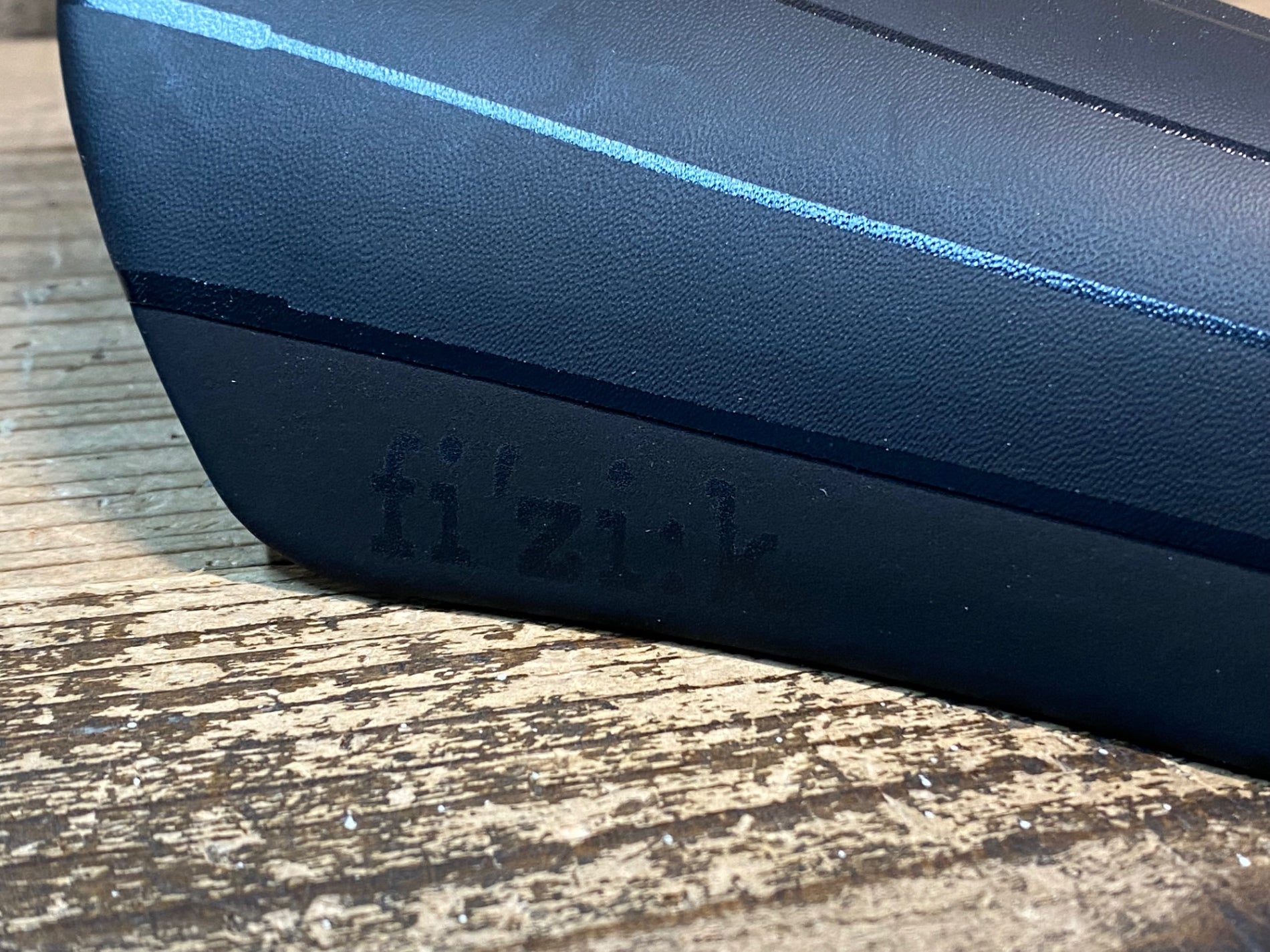 JP302 フィジーク fizik VOLTA R1 サドル 黒 CARBON BRAIDEDレール