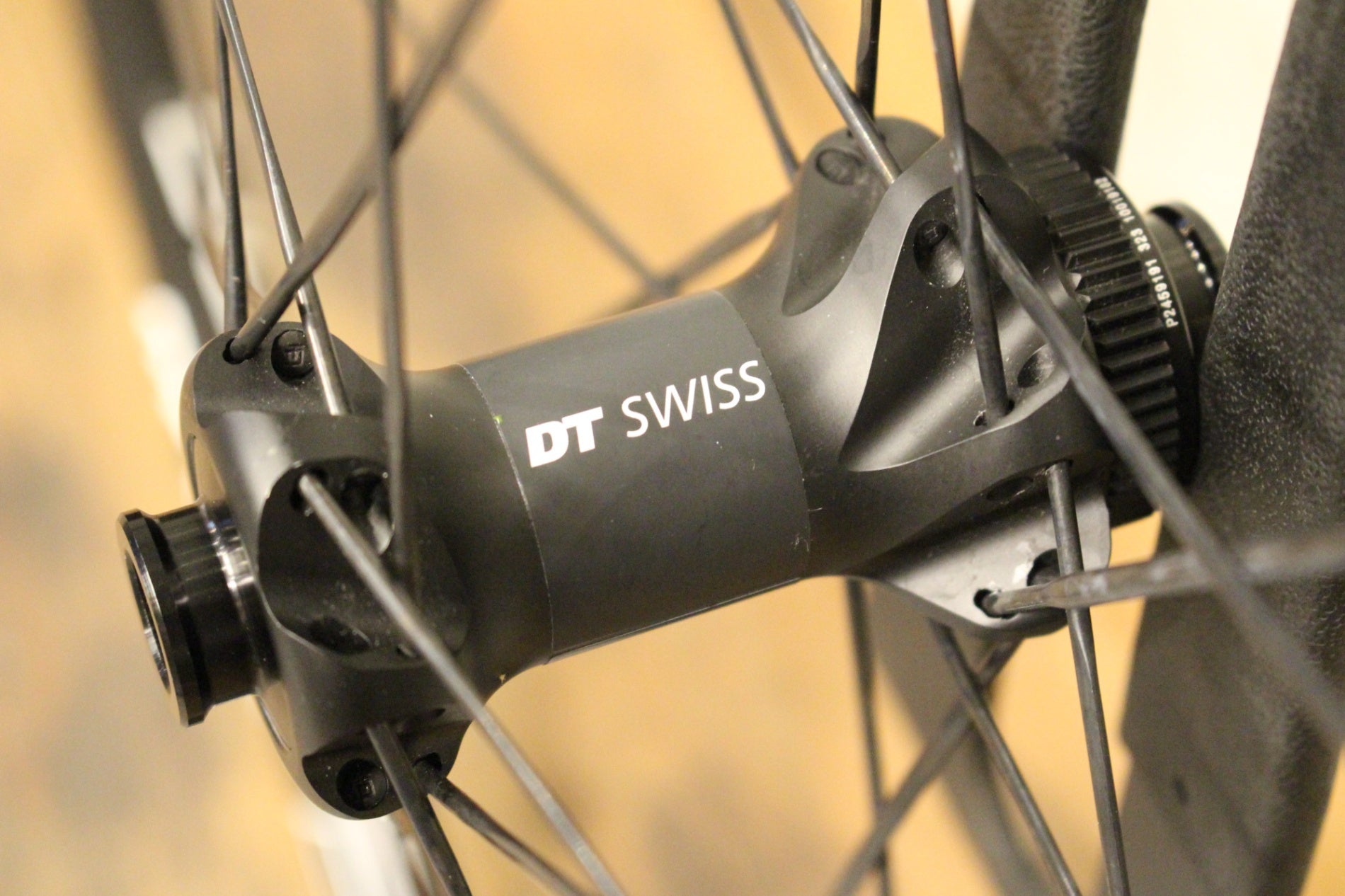 DT SWISS P1800 SPLINE 23 DB DISC アルミ チューブレスレディ