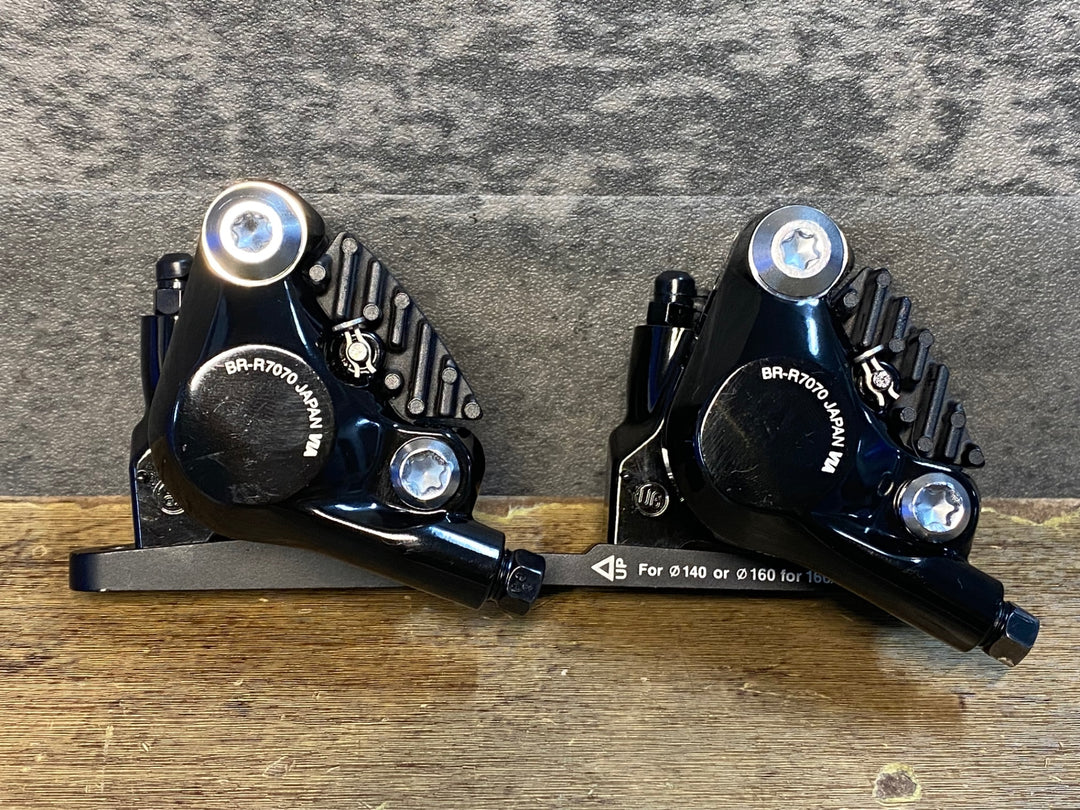 JH738 シマノ SHIMANO 105 BR-R7070 ディスクブレーキキャリパー 前後セット