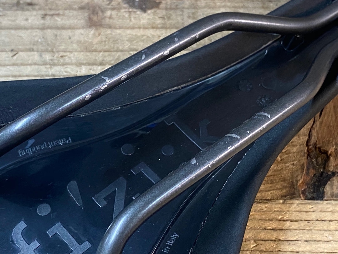 JP087 フィジーク fizik アリオネ ARIONE R7 サドル 黒 青 MANGANESE レール