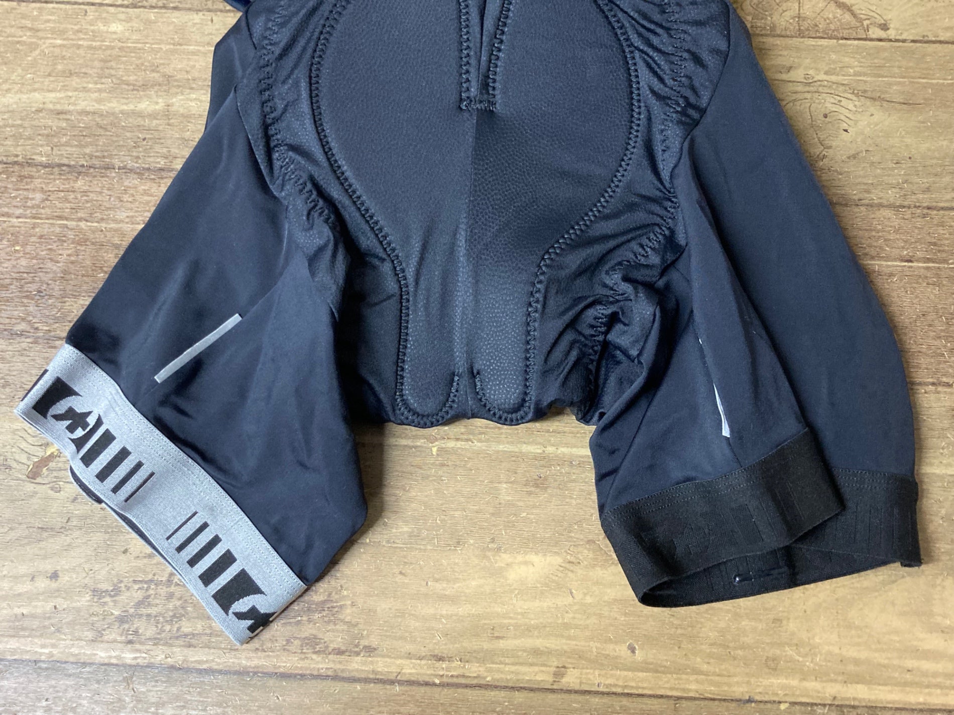 ビブショーツ アソス assos FI.13 S5 Sサイズ ブラック JQ954 アソス ASSOS Fi.13_S5 ビブショーツ 黒 M – BICI AMORE ONLINE