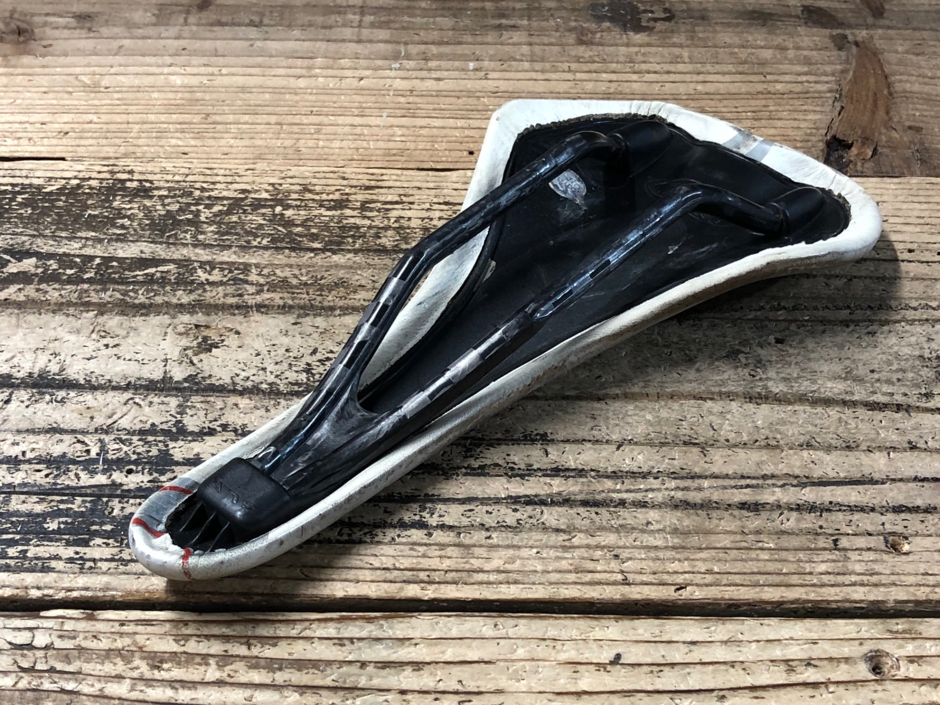 KD380 セライタリア selle italia SLR XP サドル 白 132mm カーボン