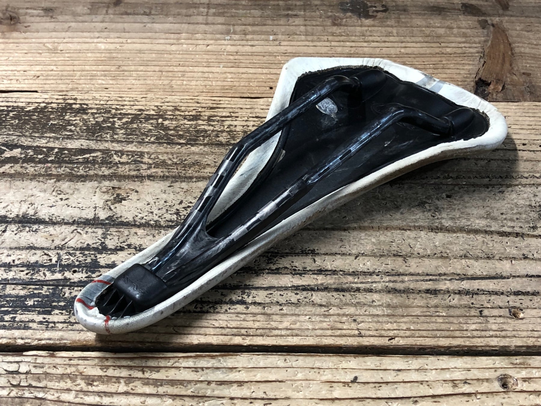 KD380 セライタリア selle italia SLR XP サドル 白 132mm カーボン
