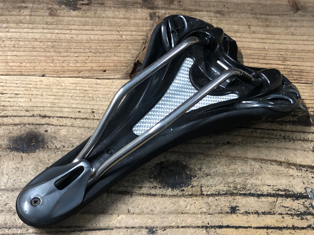 KO824 フィジーク fizik アリアンテ ALiANTE サドル 黒 kium レール