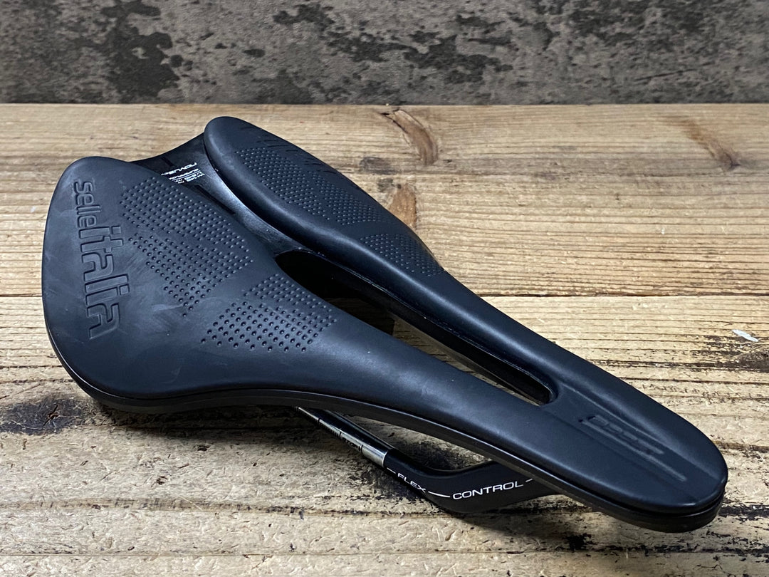 KQ624 セライタリア selle italia NOVUS BOOST EVO サドル 黒 145mm