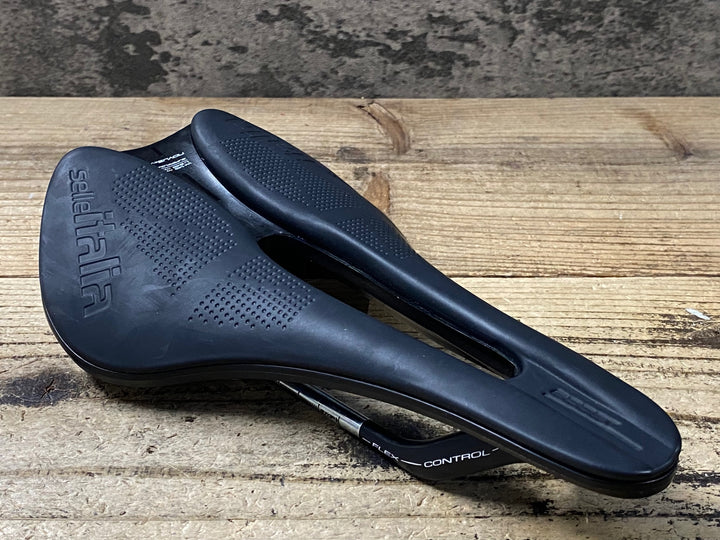 KQ624 セライタリア selle italia NOVUS BOOST EVO サドル 黒 145mm