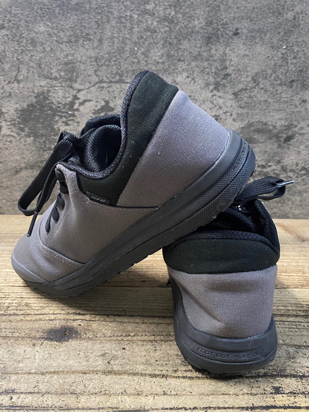 KC014 スペシャライズド SPECIALIZED 2FO Roost Canvas フラットシューズ 茶 黒 EU41