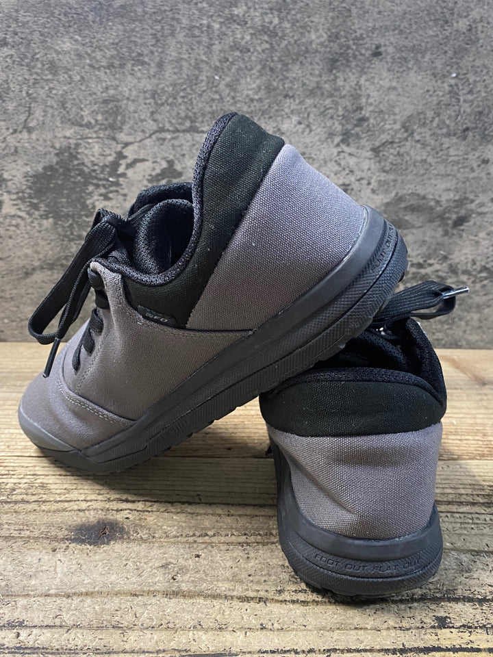 KC014 スペシャライズド SPECIALIZED 2FO Roost Canvas フラットシューズ 茶 黒 EU41