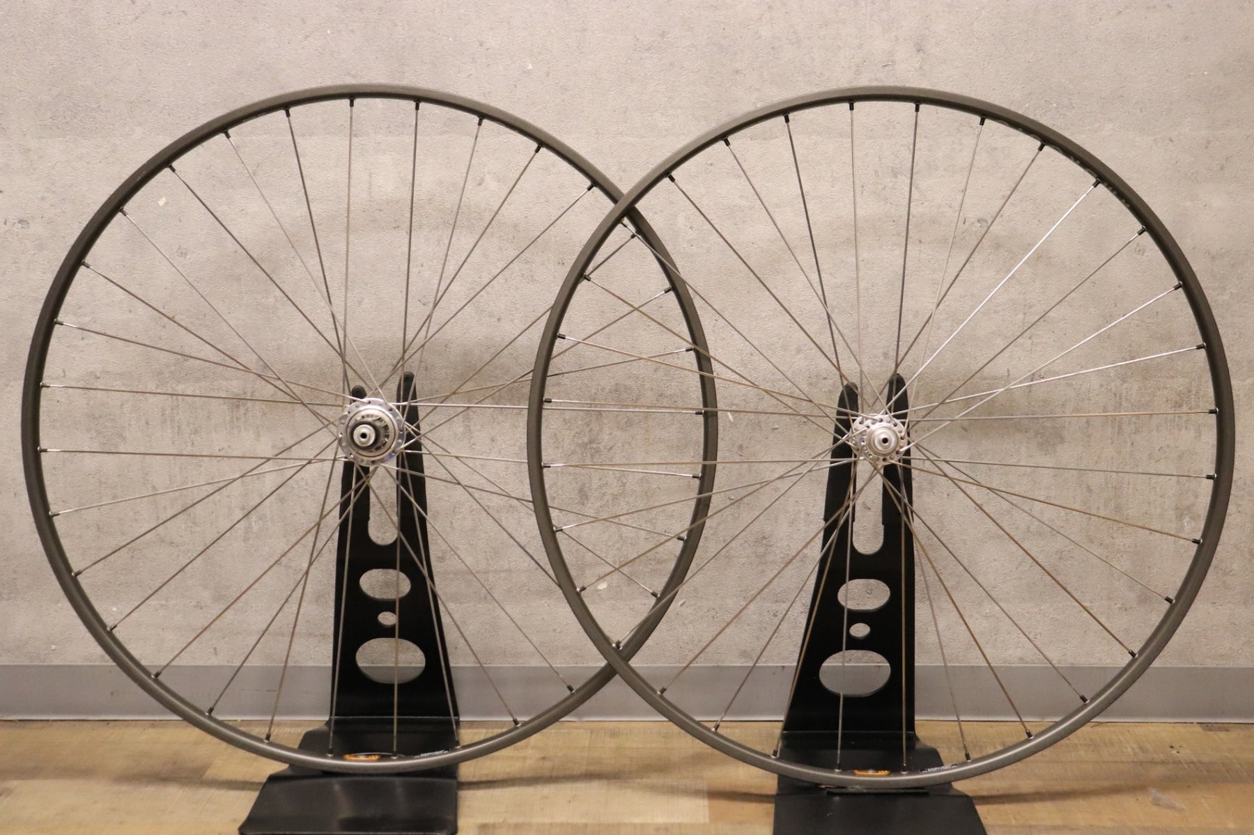 アンブロシオ AMBROSIO ネメシス Nemesis 32H 前後ハブ：WHITE