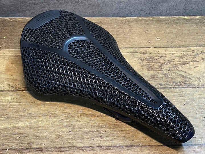 JH489 フィジーク fizik ベント ARGO VENTO R1 ADAPTIVE サドル カーボンレール 黒