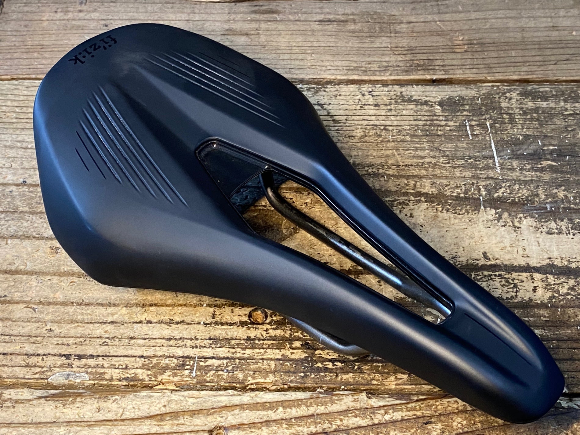 JW645 フィジーク fizik ヴェントアルゴ VENTO ARGO R3 サドル 黒