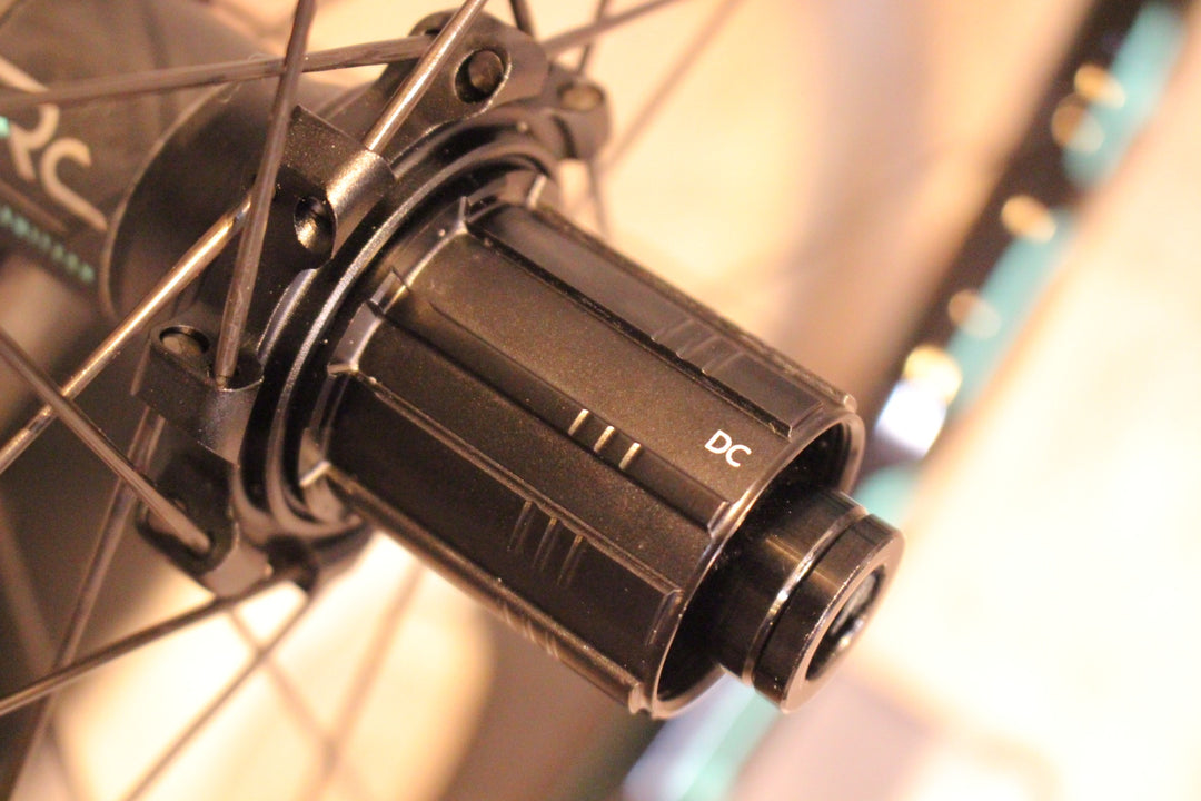 決算SALA ビアンキ BIANCHI RC 33R CERAMITECH WHEELSET DISC カーボン チューブレスレディ ホイールセット シマノ 11/12S 21C【名古屋店】