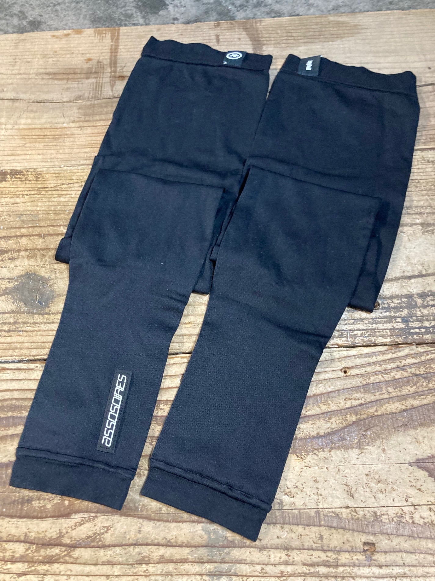 KC480 アソス assos LEG FOIL レッグカバー 黒 1 – BICI AMORE ONLINE