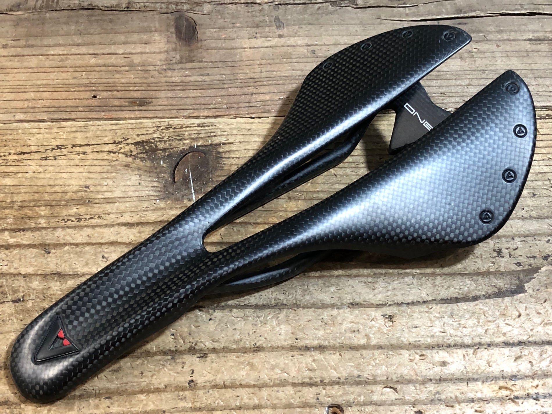 KI927 アスチュート ASTVTE ONE サドル カーボンレール 132mm – BICI
