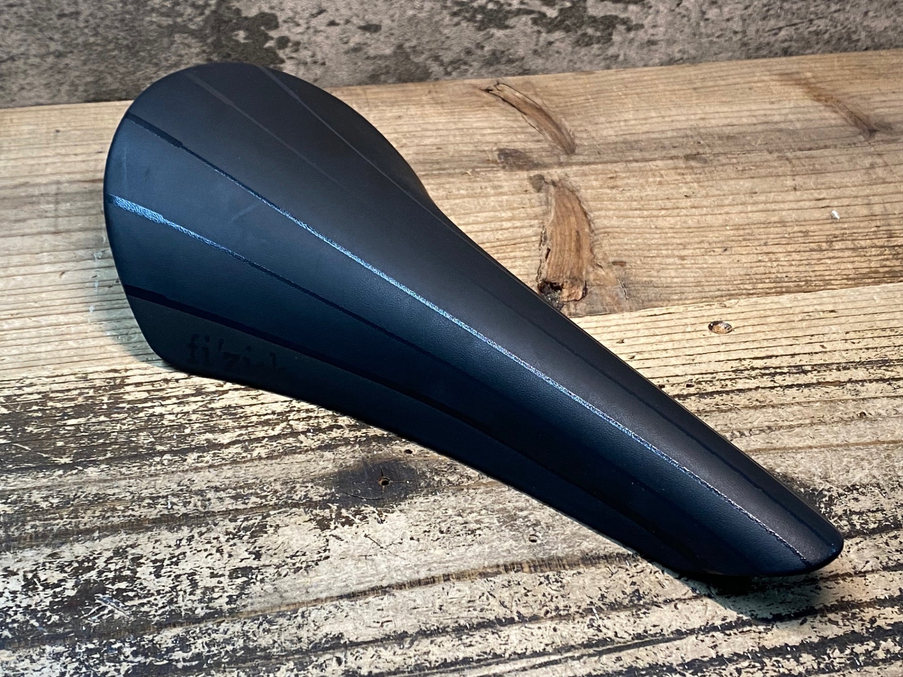JP302 フィジーク fizik VOLTA R1 サドル 黒 CARBON BRAIDEDレール